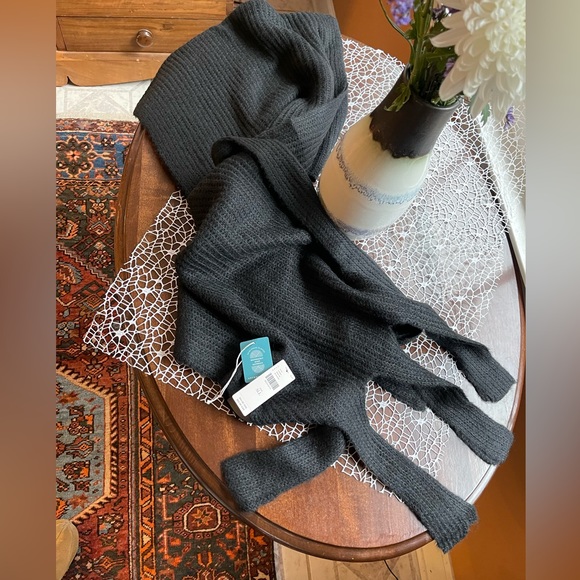 Anthropologie NWT Extreme fringe 137” “responsibly & sustainably made”scarf - Picture 7 of 10